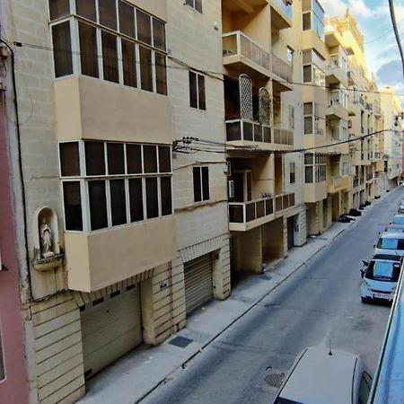 Amery R1 Sliema Esterno foto