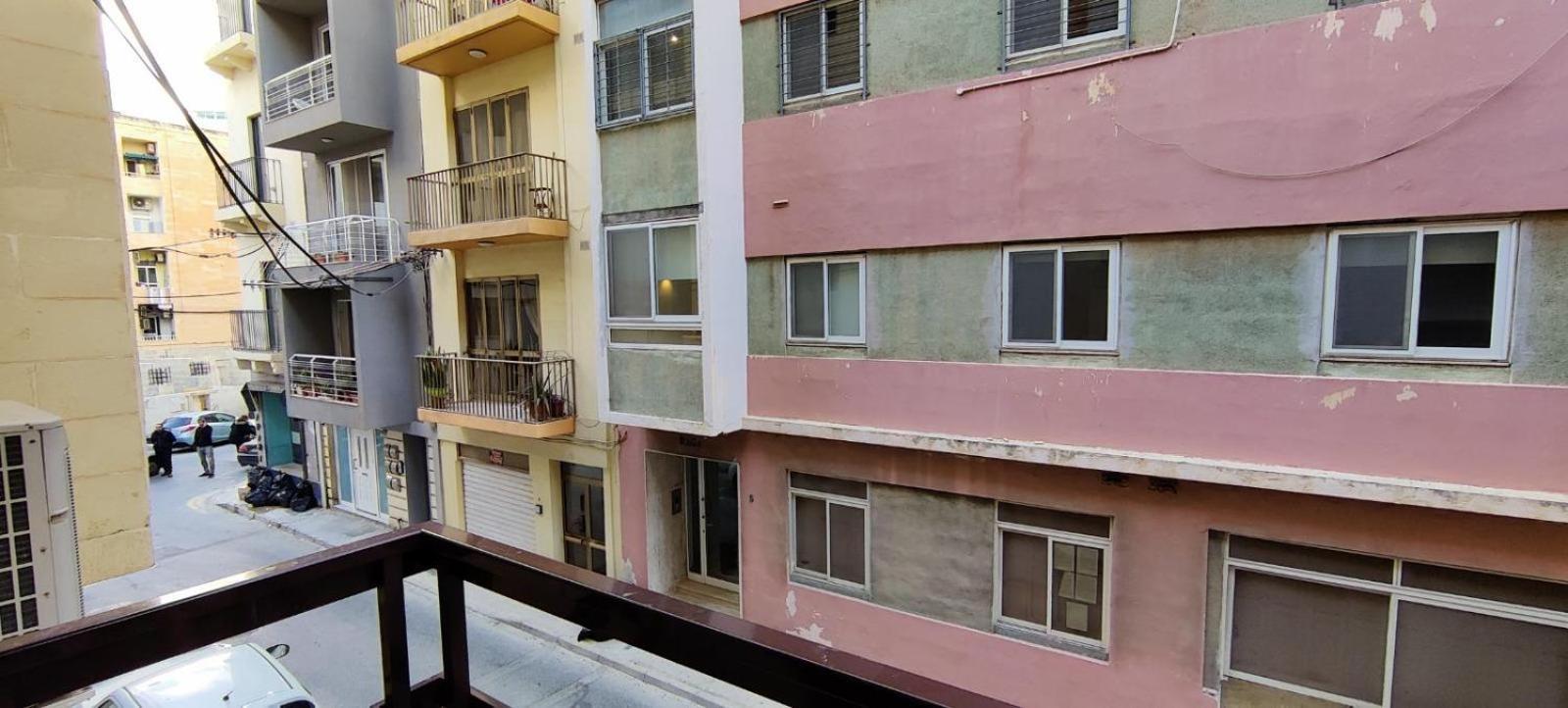 Amery R1 Sliema Esterno foto