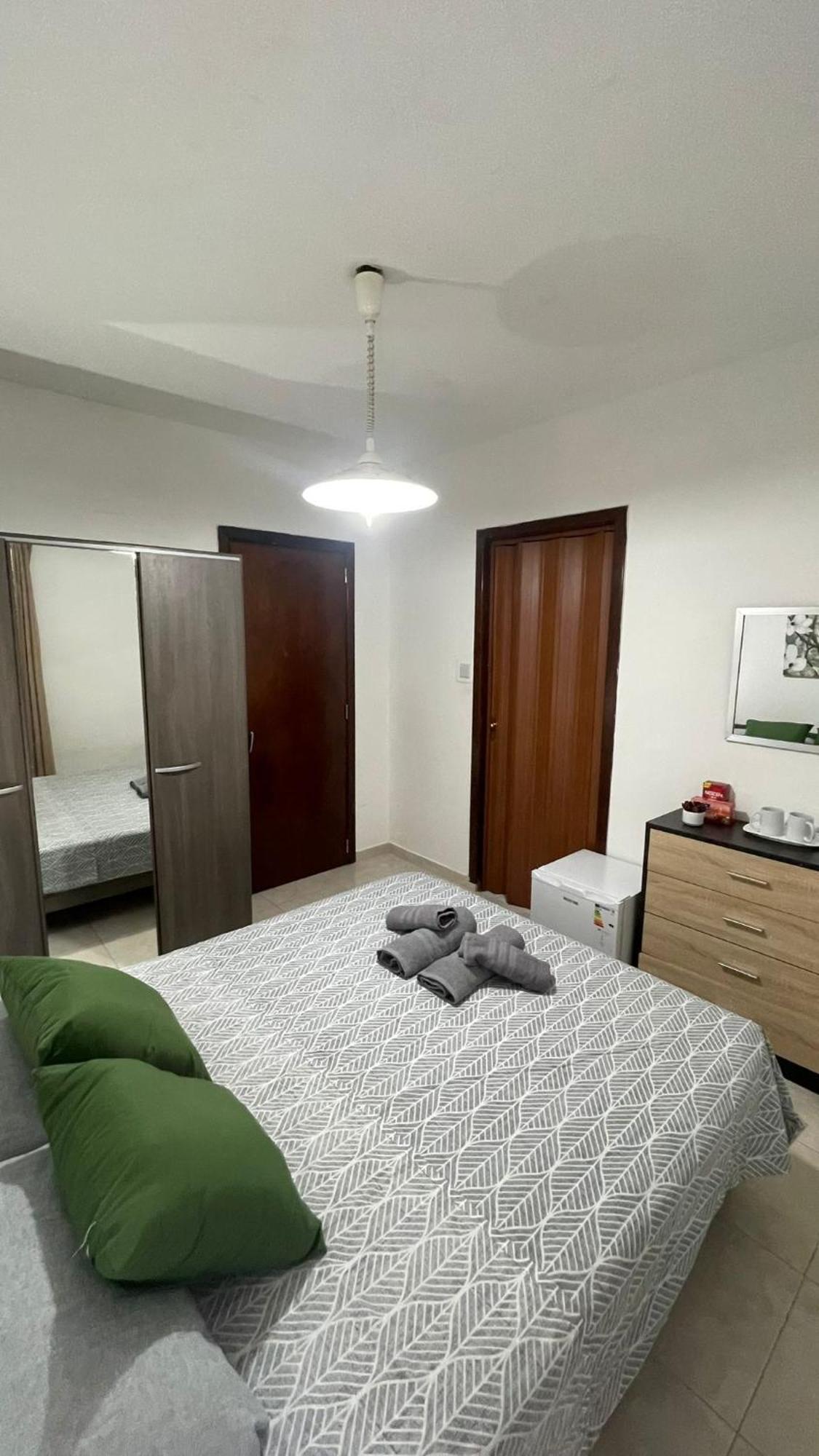 Amery R1 Sliema Esterno foto